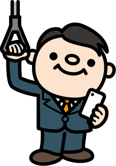 スマホを見る男性